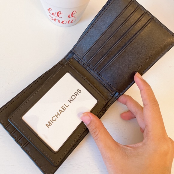 Michael Kors Cooper Bifold W Passcase - Picture 5 of 8